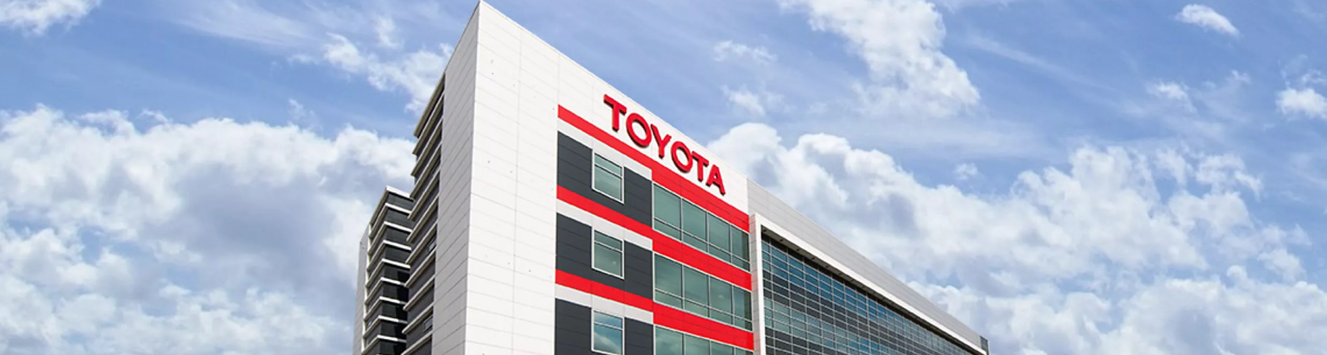Изображение на странице TOYOTA ПОДВЕЛА ИТОГИ ПРОДАЖ В РОССИИ ЗА 2021 ГОД Тойота Центр Сургут